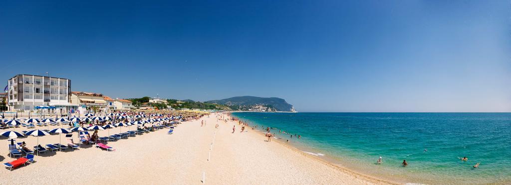 Aparthotel Il Conero Mare Numana Exterior foto