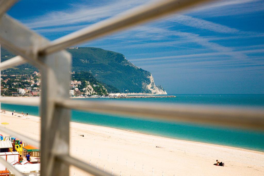 Aparthotel Il Conero Mare Numana Exterior foto