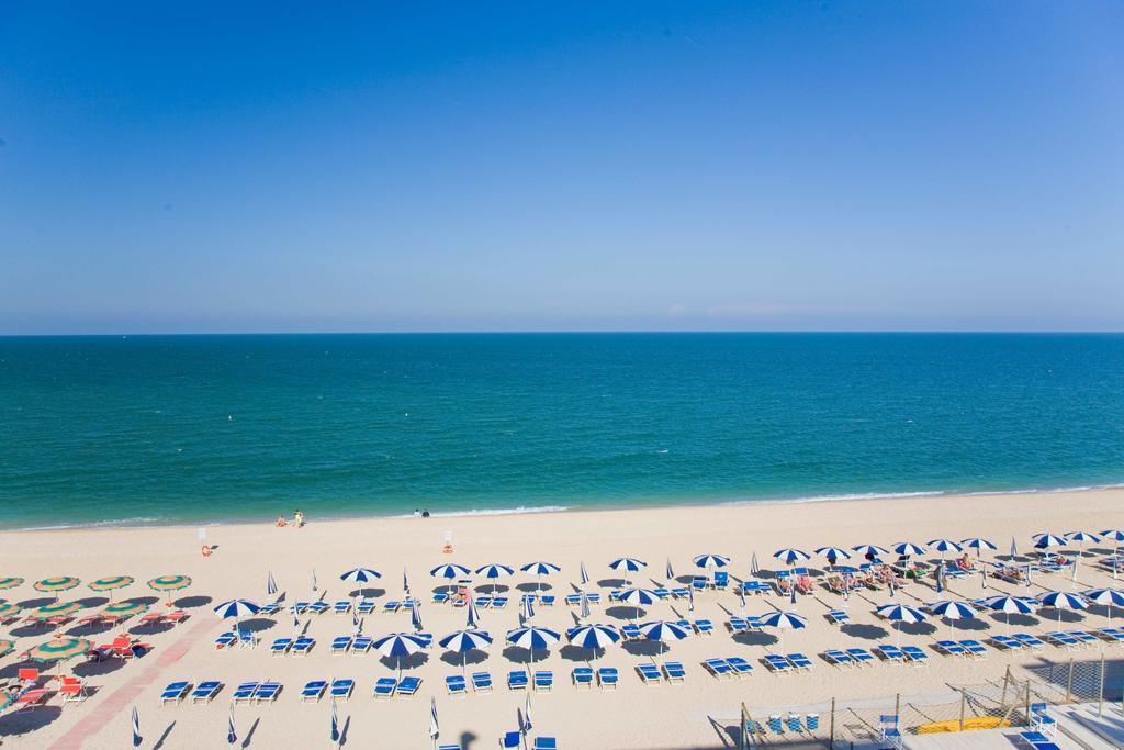 Aparthotel Il Conero Mare Numana Zimmer foto